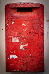 Boite aux lettres rouge