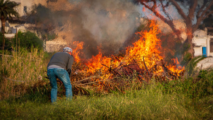 Feu de d&eacute;broussaillage 
