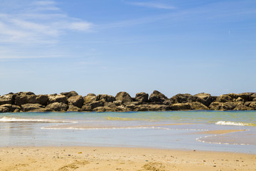 Fototapeta na wymiar Beautiful sunny sandy beach, blue sky