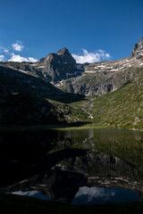 Montagne lac