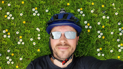 Un cycliste dans les parquettes