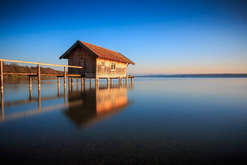 Obraz premium Seehaus in Stegen am Ammersee in Bayern Deutschland.