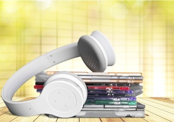 Obraz na płótnie Canvas Headphones and compact discs isolated on background