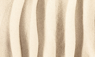 Sommerkonzept. Textur heller Sand. Konzept Strandurlaub. Flache Lage, Draufsicht, Kopierbereich © prime1001