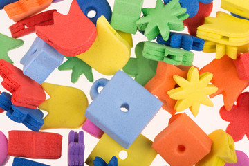 Bunte Schaumstoffteile