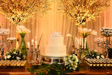 wedding the cake with flowers, wedding cake, chinese new year, new year, banquet, year-end party, new year party, table set, birthday table setting, party table setting, table setting