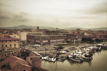 veduta porto livorno