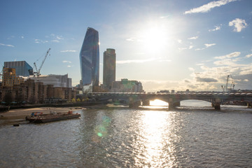 Obraz premium London, England - APRIL 2, 2019: Panoramic cityscape view of London.