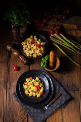 crispy gnocchi with roasted asparagus and tomatoes