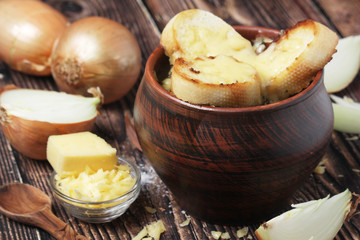 A ceramic pot with French onion soup