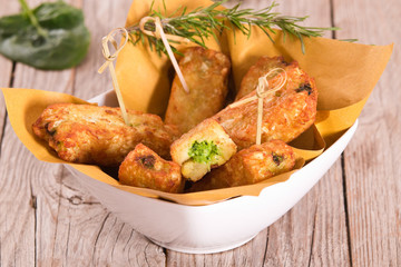 Potato croquettes with spinach and mozzarella. 
