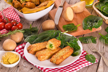 Potato croquettes with spinach and mozzarella. 