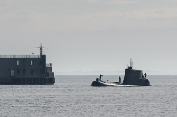 SUBMARINE - Warship goes to the naval base