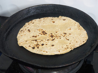 Cooking Indian Chapati bread in Kochi, Kerala