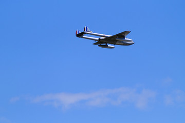 Avion bipoutre