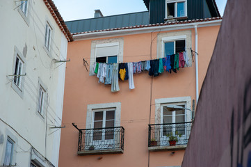 Gassen und Häuser in Lissabon