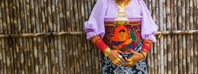 Traditional jewelry, Kuna ethnic group village, San Blas archipelago, Kuna Yala Region, Panama, Central America, America - obrazy, fototapety, plakaty