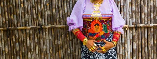 Foto op Aluminium Traditional jewelry, Kuna ethnic group village, San Blas archipelago, Kuna Yala Region, Panama, Central America, America © JUAN CARLOS MUNOZ