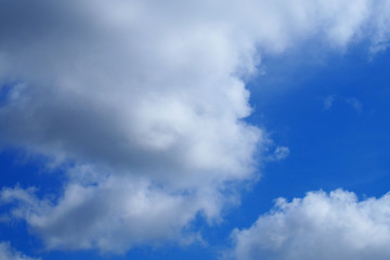 青い空と白い大きな雲