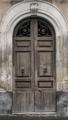 Fototapeta na wymiar Ancient closed and forgotten doorway. old brown wooden door in Sicily.