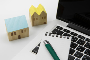 ノートパソコンと不動産