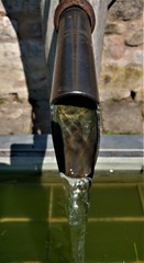 Brunnen, Brunnenauslass