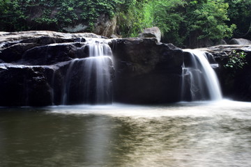 Obraz premium Adukamm Waterfalls and The Pambar River