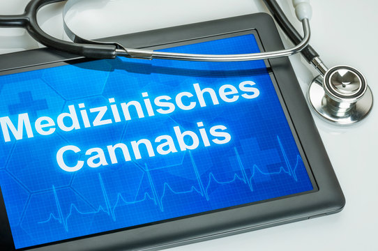 Tablet mit dem Text Medizinisches Cannabis auf dem Display
