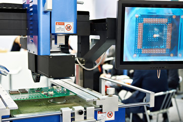 Automatic repair center for electronic boards and chips