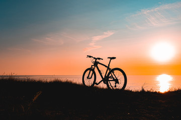 Obraz premium silhouette of a bicycle at sunset. bike without a man.