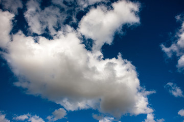 Obraz premium Clouds flowing quietly in the morning of Japan