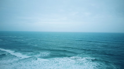 Obraz na płótnie Canvas amazing blue sea just outside Lisobn