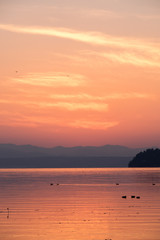 Fototapeta na wymiar 琵琶湖の綺麗な夕焼け