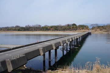 Fototapeta na wymiar 川島潜水橋