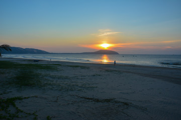 Fototapeta premium Sunrise on the beach