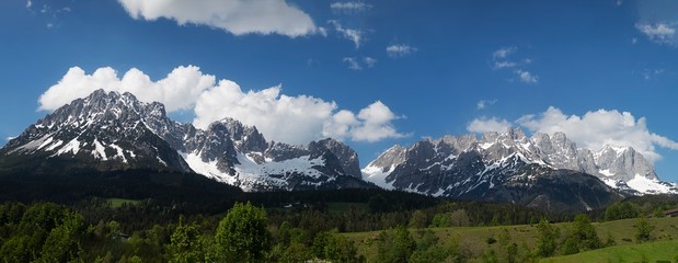 Panorama des wilden Kaisergebirges in Österreich