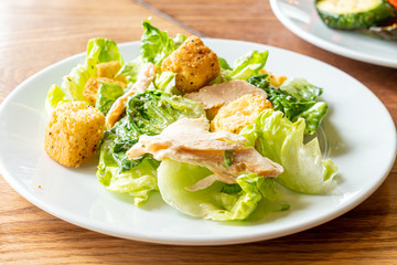 caesar salad with chicken