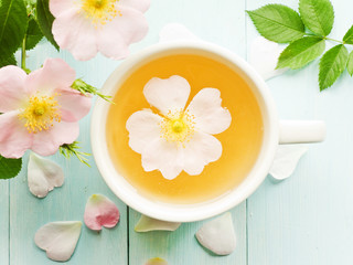Fototapeta na wymiar Wild rose tea