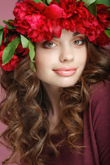 Naklejka premium Woman with a wreath of flowers. 