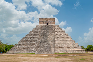 Fototapeta na wymiar Shooting of the Mayan Pyramid of Kukulkan, known as El Castillo, classified as Structure 5B18, with visible the restored side and the original side, in the archaeological area of Chichen Itza