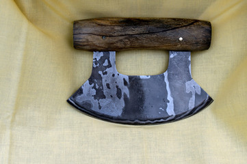 The ulu knife has an Alaskan history. This Damascus one was crafted by a Missouri blacksmith. The...
