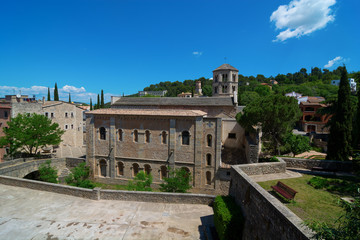 Fototapeta na wymiar The view from old town Girona, Spain