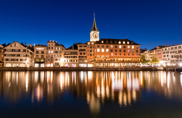 Fototapeta na wymiar Zurich skyline with St. Peter church along the Limmat river during twilight