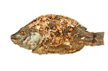 batter fried mango fish topping chop garlic on white background