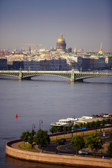 Obraz premium St. Petersburg. Morning landscape from the height of bird flight. View of the Neva River, the embankment, bridges, St. Isaac's Cathedral and the Admiralty