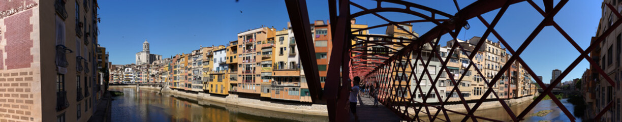 Fototapeta na wymiar Girona, city of Catalonia with colorful houses.Spain