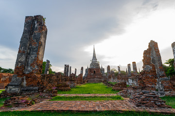 Obraz premium Ancient pagoda history of Wat Prasrisanpet in Ayutthaya historical park,Thailand. it is very popular with tourists and foreigners