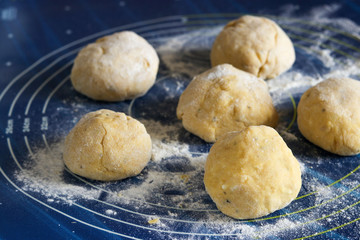 The process of making bread: the dough is divided into 6 parts