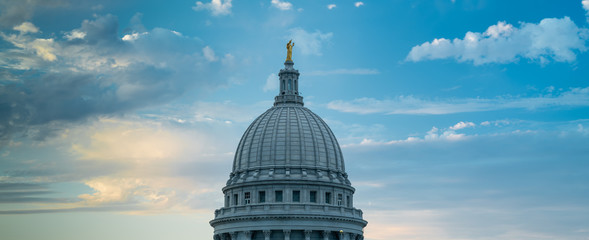 Wisconsin State Capital Dome - obrazy, fototapety, plakaty
