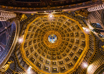Obraz premium Basilia Golden Dome Cathedral Siena Italy